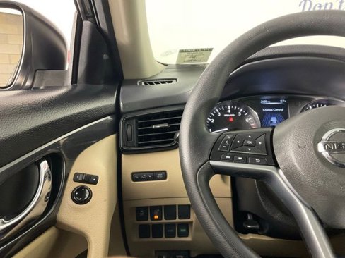 Used 2017 Nissan Rogue FWD w/ Appearance Package image 24