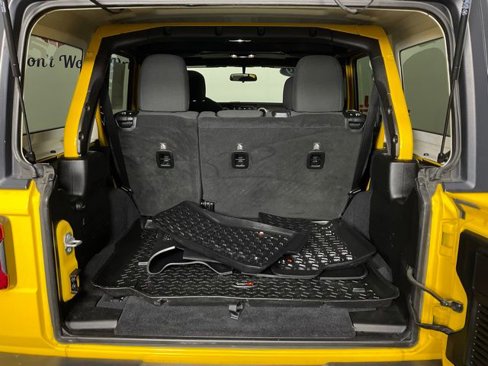 Used 2019 Jeep Wrangler Unlimited Sahara w/ Safety Group image 10