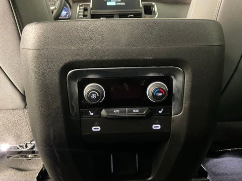 Used 2024 Chevrolet Tahoe Z71 w/ Luxury Package image 23