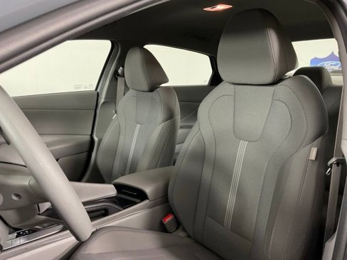 Used 2021 Hyundai Elantra SE image 13
