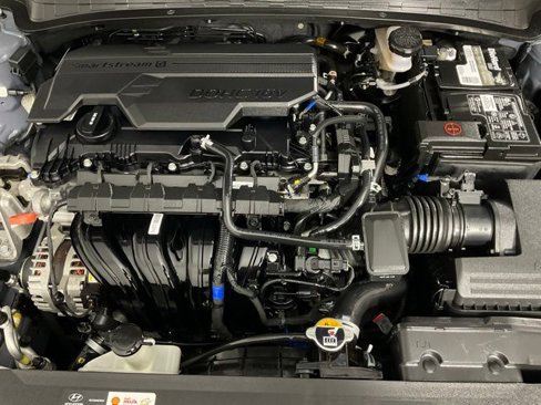 Used 2021 Hyundai Elantra SE image 8