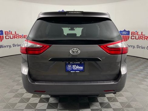 Used 2020 Toyota Sienna L image 4
