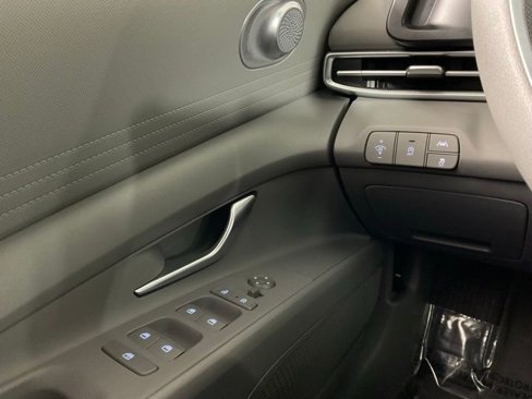 Used 2021 Hyundai Elantra SE image 18