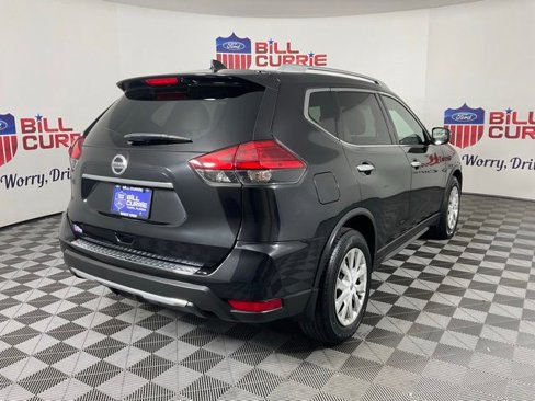 Used 2017 Nissan Rogue FWD w/ Appearance Package image 3