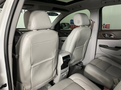Used 2017 GMC Acadia SLT w/ LPO, Cargo Package FWD image 15