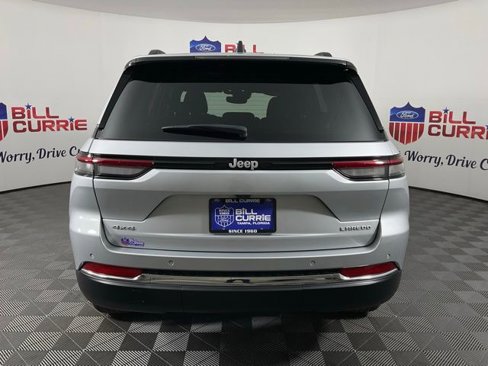 Used 2024 Jeep Grand Cherokee Laredo w/ Trailer Tow Package image 4