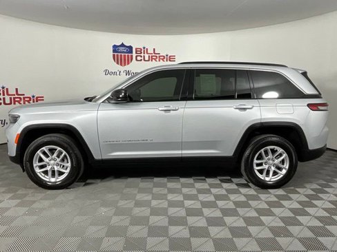 Used 2024 Jeep Grand Cherokee Laredo w/ Trailer Tow Package image 6