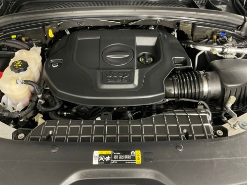 Used 2023 Jeep Grand Cherokee Summit AWD/4WD image 9