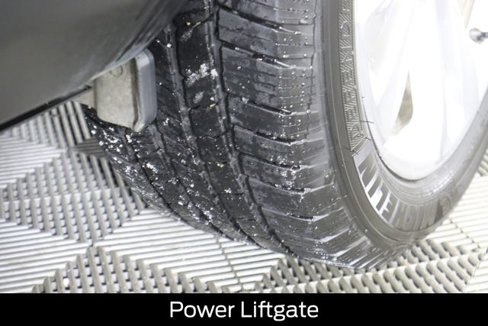 Certified 2018 Ford Explorer XLT w/ Equipment Group 202A image 17