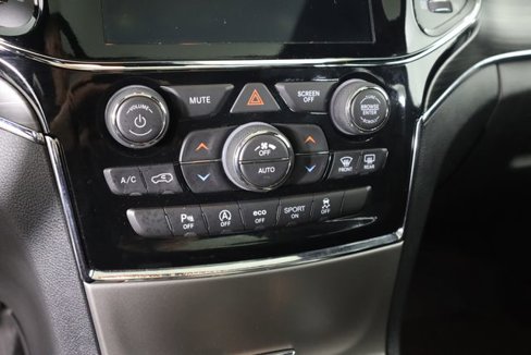 Used 2019 Jeep Grand Cherokee Limited w/ Luxury Group II image 45