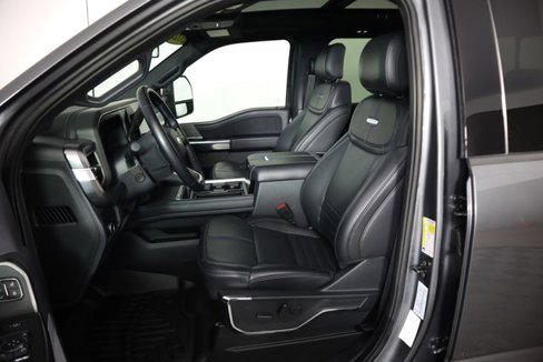 Certified 2025 Ford F450 Platinum w/ FX4 Off-Road Package image 46