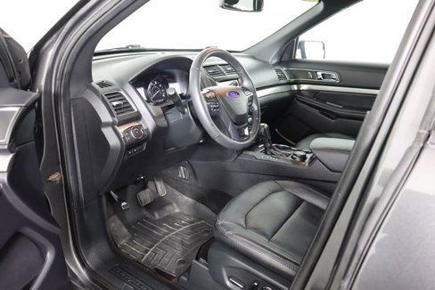 Certified 2018 Ford Explorer XLT w/ Equipment Group 202A image 29