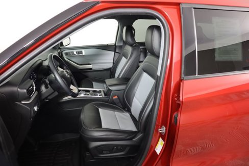 Certified 2022 Ford Explorer XLT w/ Equipment Group 202A image 33