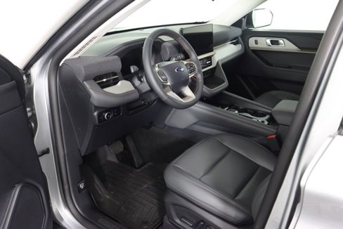 Certified 2025 Ford Explorer Active w/ Active Comfort Package image 30