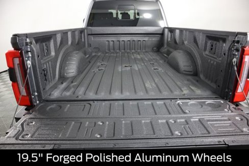 Certified 2025 Ford F450 Platinum w/ FX4 Off-Road Package image 39