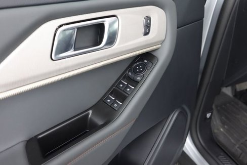 Certified 2025 Ford Explorer Active w/ Active Comfort Package image 29